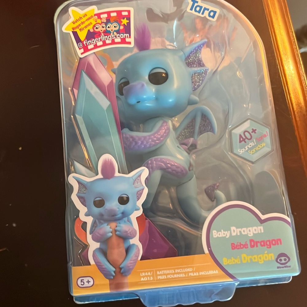 Fingerlings pet toy
